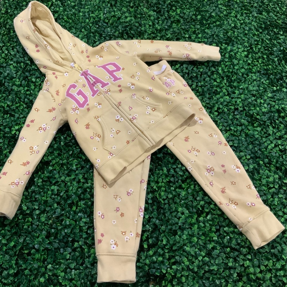 GAP  Floral Sweatsuit